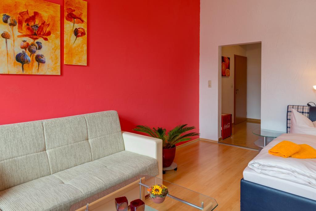 וארן Hotel Am Mueritzhafen Garni מראה חיצוני תמונה