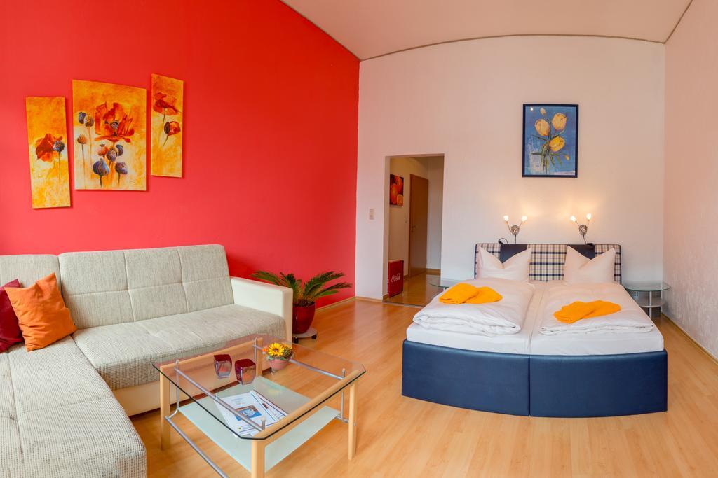 וארן Hotel Am Mueritzhafen Garni מראה חיצוני תמונה