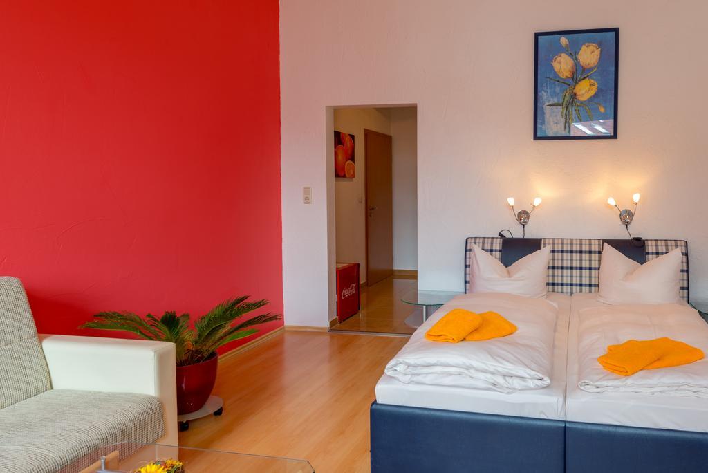 וארן Hotel Am Mueritzhafen Garni מראה חיצוני תמונה