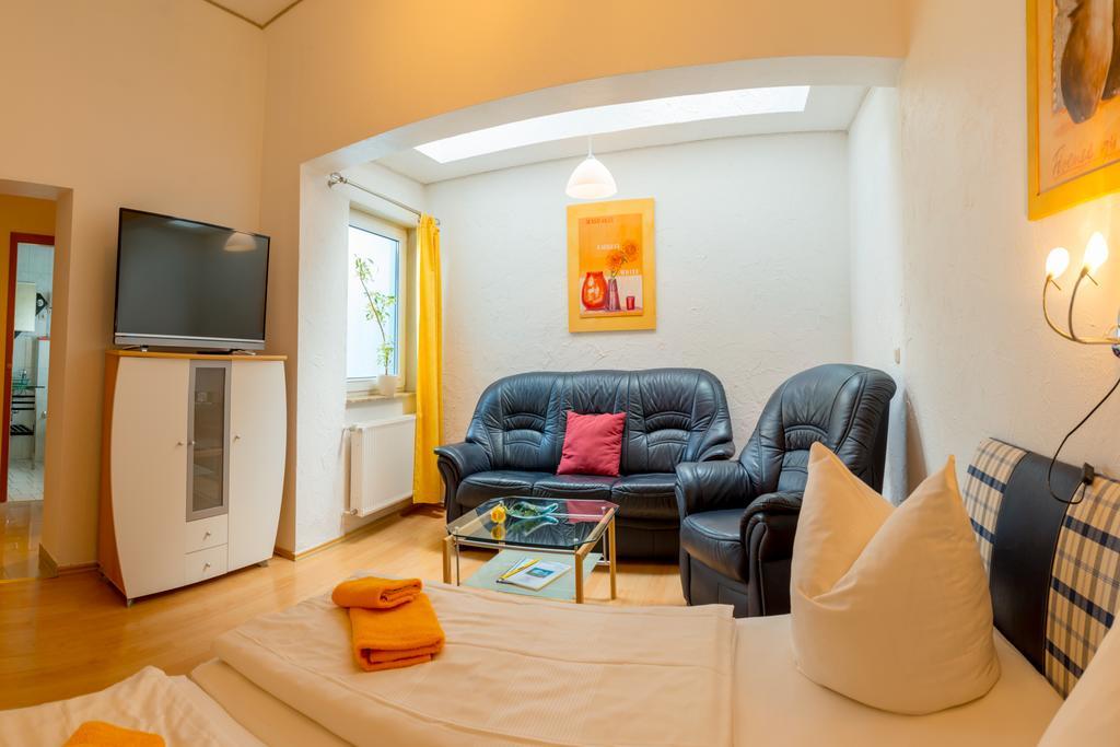וארן Hotel Am Mueritzhafen Garni מראה חיצוני תמונה
