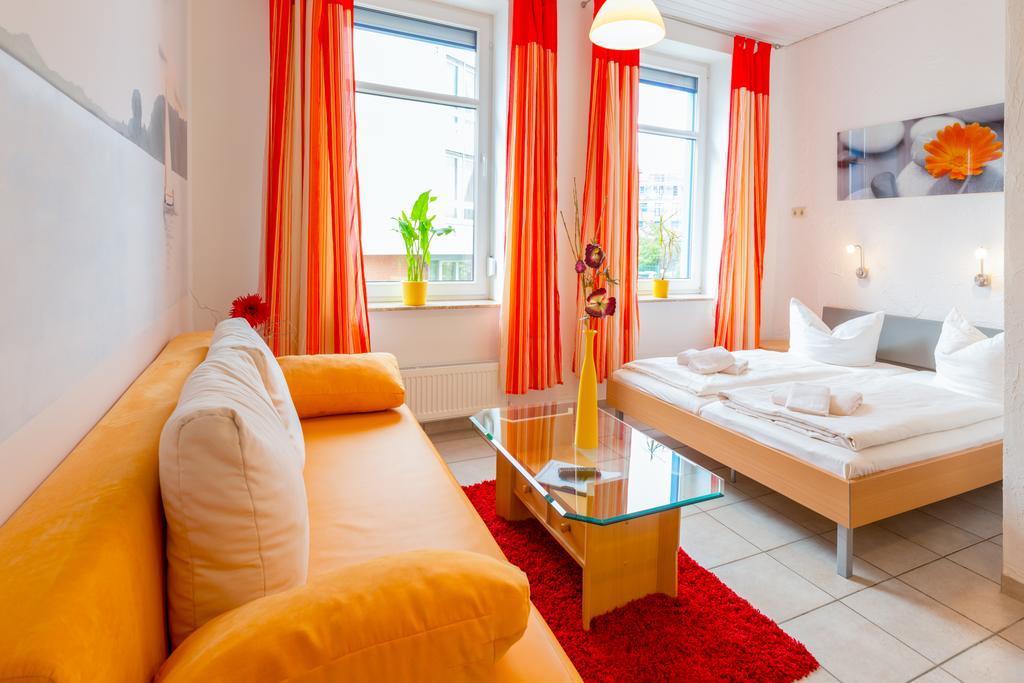 וארן Hotel Am Mueritzhafen Garni מראה חיצוני תמונה
