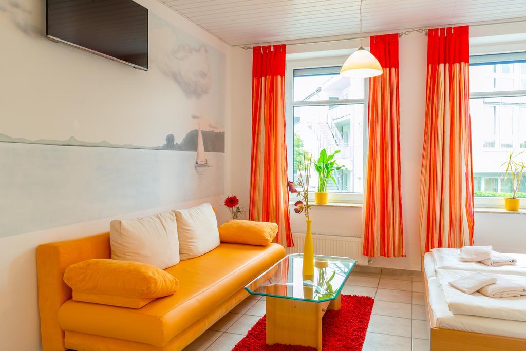 וארן Hotel Am Mueritzhafen Garni מראה חיצוני תמונה