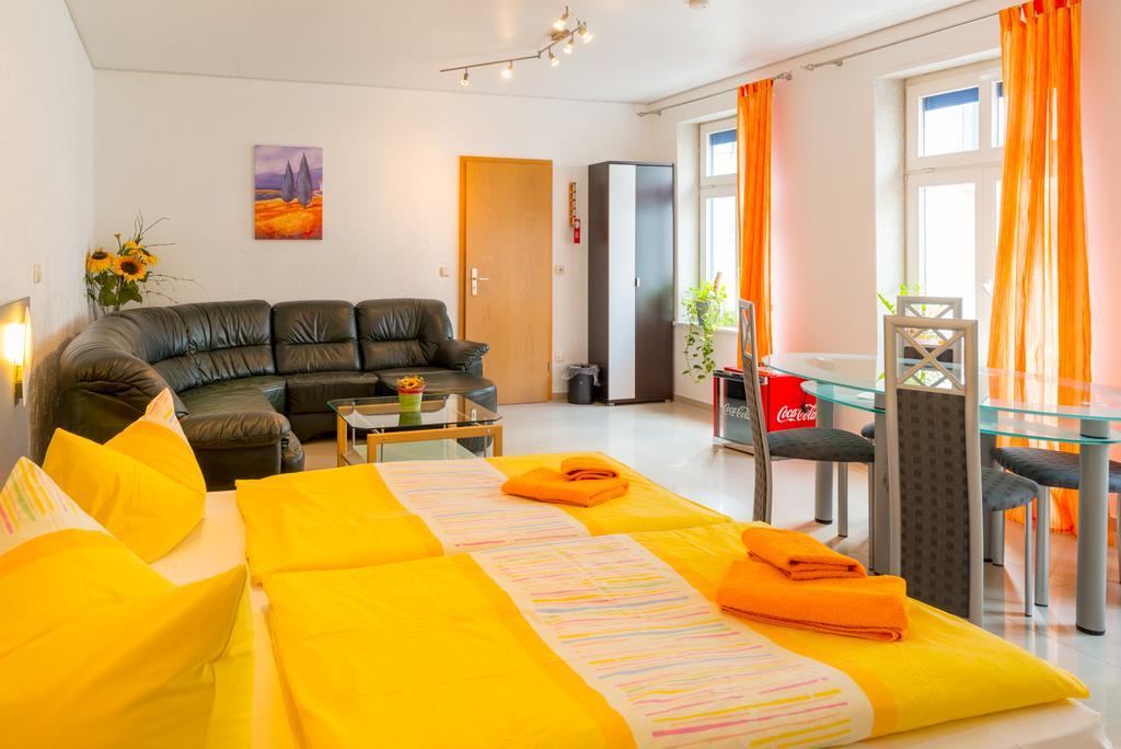וארן Hotel Am Mueritzhafen Garni מראה חיצוני תמונה