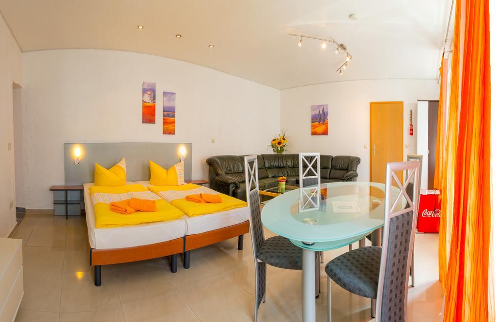 וארן Hotel Am Mueritzhafen Garni מראה חיצוני תמונה
