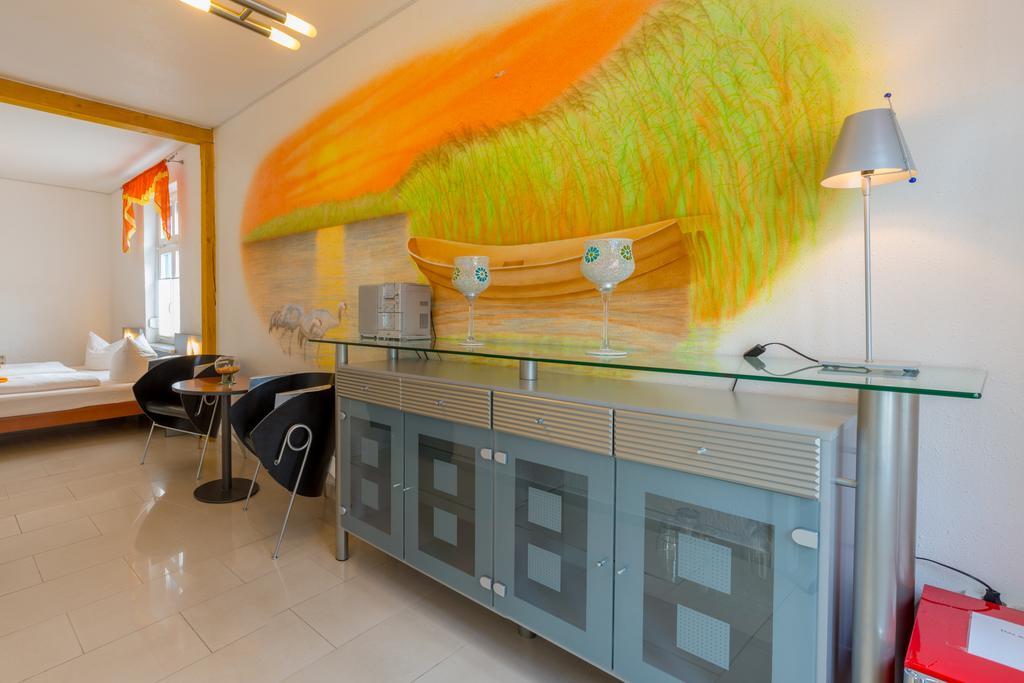 וארן Hotel Am Mueritzhafen Garni מראה חיצוני תמונה