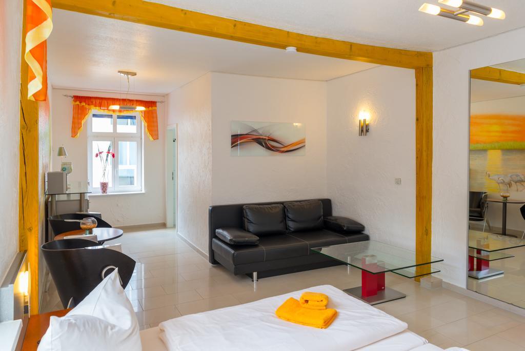 וארן Hotel Am Mueritzhafen Garni מראה חיצוני תמונה