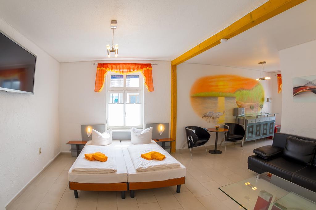 וארן Hotel Am Mueritzhafen Garni מראה חיצוני תמונה