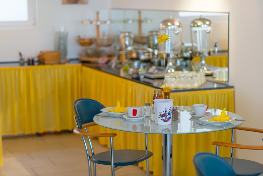 וארן Hotel Am Mueritzhafen Garni מראה חיצוני תמונה
