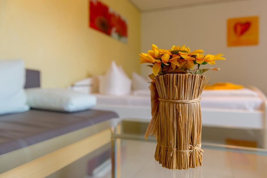 וארן Hotel Am Mueritzhafen Garni מראה חיצוני תמונה